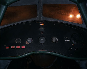 cockpit.jpg (16121 bytes)